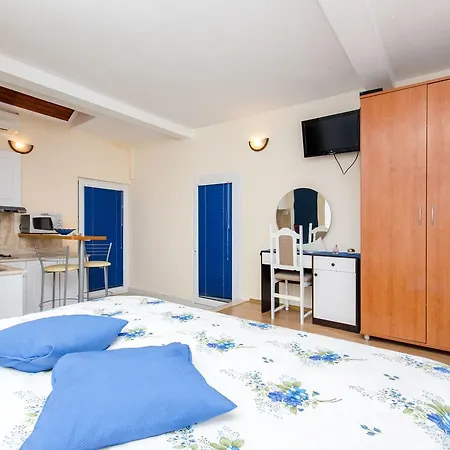 Apartments And Room Napoli Bol Exterior photo